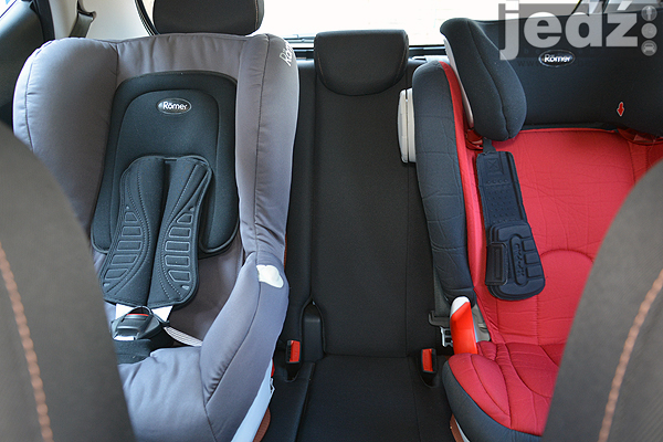 BEZPIECZEŃSTWO DZIECI | Trzecie dziecko na kanapie - Hyundai i10 II